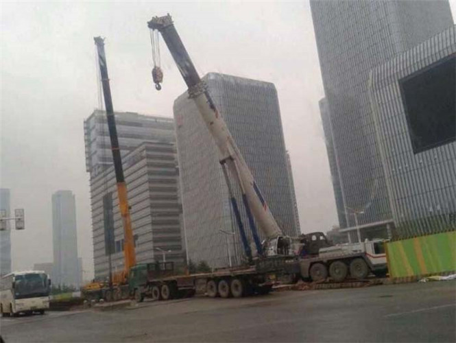 太原市“自动找平”—— 吊车的 “平地神器” 技术