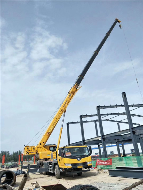太原市超高层建筑钢结构吊装案例